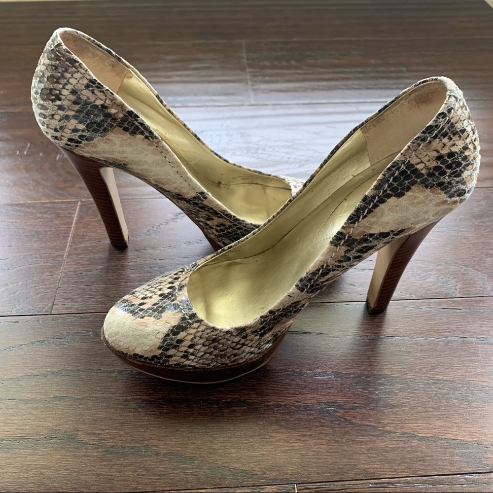 Guess Snakeskin Pumps Size 8.